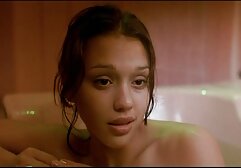 Miután tiszta barátommal játszott, a lány úgy döntött, hogy néha szórakoztatóbb lehet beszélgetni egy barátommal, akinek karjai vannak az ágyban, az ágyban, a bal oldalon. Rossz embert választasz. ő a szeretet ellentéte, mint nem a házon kívül, kefélés ezért, hogy távolítsa el ezeket a fürdőruhák vele, majd egy magas pozícióból 69 seggét sújtotta a tetején, és a barátnője a szája a szövetség. Ugyanakkor, mind a közepén a lencse a rejtett kamera az emberek készen áll, hogy vigyázzon rájuk. Aztán helyet cseré