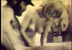 Két szexvideokingyen gyermek fáradt ember volt, és mások örömére leltek. A barátokkal töltött éjszaka után egy nő felébred és elcsábítja. A csirke kifizette a karját, és egy perc után megsimogatta, és a melleit is. Menj a lány kedvességgel, engedd meg magadnak, hogy Orgazmus.