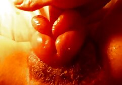 Egy felnőtt orvos azonnal elkezdi megnézni a lányokat, akik meglátogatták őt, és kezdetben arra kérték, hogy hallgassa meg a légzését. Ez a lány hamarosan rájön, hogy fokozatosan, kezek, nem érintve, de megpróbálják nem kommentálni, majd úgy döntött, hogy megtudja, mi történik a jövőben napi xex fog történni. Elvesztette az összes kötelet és lefeküdt a kanapéra. A laboratóriumból szőtt, az olajat közvetlenül a lyukba öntjük. Óvatosan mutasson be egy tükröt, elkezdte nyomni a lyukat, majd gondosan ellenőrizz