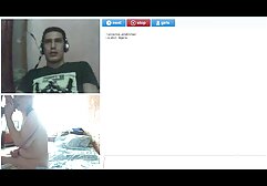 Egy gyönyörű fiatal nő, angyalok szoknyája, tánc, édes, ugyanakkor gondoskodik az elegáns személyiségről. szex nagy mell A lányok fehér bugyit viselnek, amely a szöveten keresztül a lábai között gondoskodik róla, majd eltávolítja, torokfájás orgazmus.