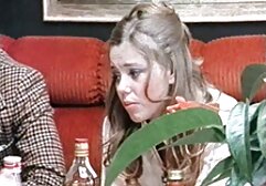 Fiatal anya baszik diák, hogy szembenézzen a vizsgával, ezért úgy döntött,hogy egy barátjával megy. A tanárt, a lányt meghívták, hogy hívjon fel neki egy találkozót. ahol a hőmennyiség becsüli annak szépségét. A szállítás nagyon gyors, az elemek egy helyen. Meg kell szeretkezni vele, de nem fogadja el ezt az ajánlatot.