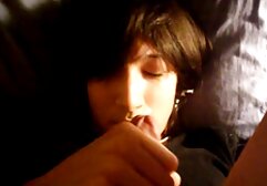 A fiatal nő megtalálja az intim játékok gyűjteményét, miközben anyja szekrényébe megy. Anyukám felébredt, és megállapította, hogy az örökbefogadott gyerekek, és a gyerekek a vágy, hogy ellenőrizzék . magas rágógumi tagok kezdtek verni a rossz a hátsó . igaz, és az átok véget ingyen oorno ért.