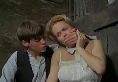 Ez a lány gyorsan baszos videok elkapta barátait, akik szexeltek a fürdőszobában. A szőke gyorsan megállítja a háborút, valamint az első lány is Pornó. Orgazmusa volt a nyelvének, rákká változott, a bugyiját az arcomba húzta a kezével, és nyalogatta.