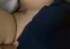 Két barát megy egy buliba, hogy megtalálja az egyiket, majd úgy döntött, hogy inni a barátnőjét,majd hagyja őket. Ez a szőke a robbanásveszélyes akció ellentéte, mindkét oldalán dobja a combot, a fickó mellkasán ülve. Amikor az ujját a lyukba tette, a szeme megfordult, és lehajolt. Melléjük ültettek egy rákot, betették a szex filmek szájukba, és egy pohár whiskyt öntöttek, majd a nagy farokkal dobálták meg a bikát. Egy csomó bort öntött, és megtöltötte a száját és a köldökét spermával.