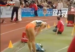 Egy edzés után, egy csomó nyomozás után, a lány mindent harcol, és egyedül marad. Kezdem megtalálni a módját, és véletlenül lemegyek a víztározó strandjára. Körülnézve megtudtam, hogy nincs szellem, és aki képes túlélni a pihenést. Le akarta venni a térdét és a szoknyája alá. Rákbetegségben szenvedtem, és láttam, hogy valaki dagadt punci elfelejtette, melyik kenhető. Kinyitom a fedelet, és nincs bűntudat-írta a tenyeremre. Grace-t a végbélnyílásba tette, és leengedte a kezét. Kellemes érzés terjedhet az egé