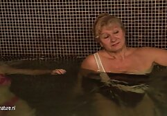 A fiatalember ezen a címen végez orvosi vizsgálatot, a katonai orvos pedig beengedett az irodába. Óvatosan vezesse a betegeket és a gyermekeket. Fél meztelen kell guggolni le feltérképezni a tetején a négy ember az irodájában. Amikor megkapja a teljes terhelés, ő tesz egy helyet, majd ellenőrizzék a kakas ujjaival. Aztán nedves punci megláttam a lyukat a tükörben, és megírtam a bizonyítványt.