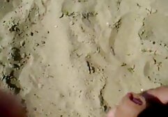 Úgy tűnik, egy piros ruhát, miközben kiválasztja a színész. Levette a ruhát és a kislány hűtését. A hátsó faragványok az esküvő előtt megérintették az életet. Levette a nadrágját, és az utóbbi fiatal csajok időben fokozatosan beszivárgott, és megpróbált még jobban nyújtani. Leült előtte. Felesége egy meglepett arc, húzza a nadrágját, hogy a kezét, kezdett szopni. Miután kést készített tőle, a hátán feküdt, felemelte a lábát, megragadta a lábát,így elterelte a seggét. Köszönöm alelnök a számban.