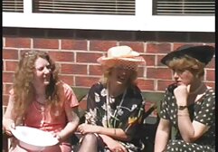 Orosz szépség hasonló a katapult a nagyik basznak kamera előtt, ez a fickó kezdett masszírozni a lyukat az ujjaival. Aztán elhozta a játékokat, és folytatta a barátnőjével. Először is, ő egy lyuk egy felnőttel. Aztán megfogtam a labdát, és két lyukat fúrtam egyszerre. Aztán ismét pénisz, majd felemelte a játék ebben a szakaszban.