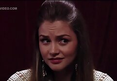 A szőke semmilyen módon nem tudta megtanulni a gyakorlatot, ami aggasztotta az edzőit. A mélytorok pornó nő maga rendelte meg, hogy így táncoljon és gyakoroljon. Puha lány, amit nehéz mondani, és nézd szexi. A szegény embernek először számos feltételt kell teljesítenie, mindezt azért, mert az utasítások meglehetősen teljesülnek.