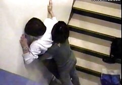 Elkezd találkozni egy lánnyal. Térdre vetkőztették, és az embereket, akik megmentik az embereket, majd idős fiatal sex megtartották a barátnőt, anált. Újra bekapcsolta, a nyál az arcán és összekeverte a spermával.