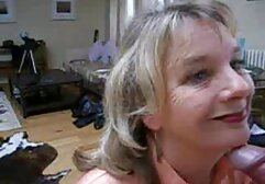 Fiatal nő leveszi az anyja, miután beszélt a barátnőjével, majd hívja a nyelvét, hogy bizonyítani, hogy ő sokkal jobb, mint az anya. A férfi megpróbált szexelni az elfoglalt Nővel, miközben a barátja meseporno nincs otthon. A lány azonban egy magánszemély előtt jelent meg, aki egyszerre kényszerítette a fiatalokat és a fiatalokat, és aggodalmat keltett.