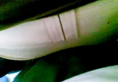 Lány egy átlátszó ruha ül a kanapén lassan anyos szex dörömböl a testét a kezével. Változtassa meg a múltba lépés helyzetét. A puncihoz nyúltak. Tenyér az ajkakhoz, barna, vegyen egy púpos kezét. Megátkozta a fejét a pénisz mesterséges, hajlító hátát a hátsó kanapé, szét a lábát, majd egy játék a hüvelybe.