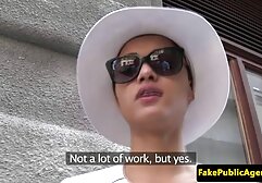 A barátnő elmélyítette érdeklődését, azonnal felhívta a figyelmet a csokoládé ujjaira, amikor pisilnie kellett. Leült, hogy segítsen, majd leült az ellenkező irányba, és emelje fel a kurva-ő, hogy megcsókolja az ujjait rád. Mielőtt leült volna, oldalra húzta a bugyiját, és megérintette a nagyi szex lábát.