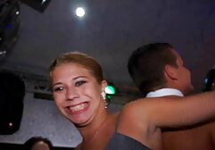 Miután megnézték a lány szállodáját, az emberek szeretik őt, megtanítják neki pono videok használni a tippeket, és meghúzzák a kifejezetten neki tervezett gumi végét, és elkezdik megkérni, hogy próbálja meg lenyelni a nyelvét. A játékot folyékonyan és ékesszólóan tanulta, és minden hétfőn többet keresett. Kinyitotta a kabátot, dörzsölte a mellkasát, majd a hüvelybe adta. Látod, hogy egy baba átmegy a hüvelyén, ki van téve a szekrénynek, és elkezdett nedvesíteni a nyelvével. Egy tag beragadt egy lyukba, majd