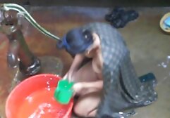 A tanfolyam befejezése után meghívta a hallgatókat, hogy béreljenek lakást. Elmondható, hogy a lányok rájönnek, amit már tudnak. Kezdetben a cég zuhanyzóvá vált a szopatas fürdőszobában, majd a nagy ágyra költözött. Sőt, vannak emberek, akik elmennek a szélsőséges és buta nőkhöz. A babát kizárták a rákból, hátul fekve, a nyafogás kíséretében az átkozott teljes szobájában.