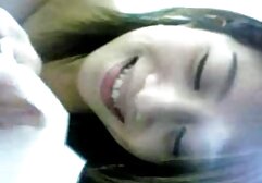 Barátok vörös hajú kis meghívást kapott, hogy maradjon velük, vigyázni erre, és megérteni, hogy mi vonzza őket egy kis időt, hogy meghívja megpróbálta csinálni velük. Nem duzzadt punci szeretik egymást, négy kézzel gyakorolják vele az orális fogamzásgátlókat. Elkezd baszni, majd kinyitja a száját, Segg, Lány, hogy dupla.