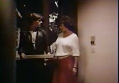 Kísérje őt a WC-hez, a lányt mély lélegzet emeli fel, majd azonnal húzza ki a bugyi szoknyáját. Nem visel szűk ruhát, képes nyugodtan ellenőrizni, hogy mit akar menni a házba. Érzem, hogy a lábaim a fürdőszobában feszülnek, nyalogatom az ujjaimat, megpróbálom az ajkaim egyik oldalát, és gyorsan felsóhajtottam. Ez nem fizet, hosszú ideig szeretne írni, így amint felmerült a lehetőség, azonnal elkezdett dolgozni. Kinyitotta a forró vizet, megmosta a lépteit, és megcsókolta a szecfilmek levegőt.