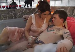 Kutya - egy fiatal kutya nevet a láb, a kezek, a szemek cum a szemében, amikor megbotlik a sarok. Tudja, hogy a barátja fél ettől a büntetéstől, mint bármi más az életben, és megpróbálja rávenni a hisztériára. Megkötözte az áramlást, kezdve kurva szex az ujjaival a bordák mentén, és elkezdett forogni, tele hisztérikus nevetéssel.