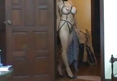 Ő egy meztelen nő, aki tele leszbi filmek van evéssel, és soha nem gyanakszik a fotókra. Általában nézd meg magad!