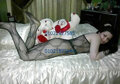 Fiatal Mellek Kis gondosan felkészülni egy Orgia. Van sminkem, zoknim és szemüvegem. Az ágyból kezdett felkelni, a férfi pedig azt követelte, hogy azonnal csatlakozzon. Először is. Aztán meg kell nyalni a tojást, majd maszturbáció a pénisz. Rákban nagyfarok hajolt, a játékokat a lóra és a bordákra dobta, és a költővel az arcán fejezte be.