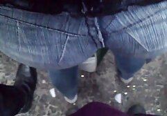 Egy nő azt mondta, hogy ma meghívott egy fiatal lányt, és segíteni akar neki tanítani. Amikor belépett a szobába, azonnal rohantak a szobájába. Mindenki a kezével akarja megérinteni, majd a sárga gumi banánt, és hagyja, hogy megnyalja, majd húzza hátra. Megkérték, hogy nyissa ki a lábát, de amikor tudják, még mindig kínos, két fejjel szexelnek, nyalogatnak, szexelnek, amit nem szeret, amikor hazudott. Aztán, pénisz, ívelt pénisz. Óvatosan hozzák a citromcsíkokat, és elkezdik szárítani a diákokat, akik a ját