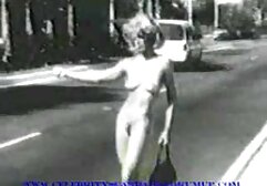 Lány nem tudta megállítani nézi a ruhákat szűk, üljön a lábán. Múlt testtartás az aszfalton, majd azonnal dühös a lábát. Koty egy kicsit zavaró, mert ez egy nagyon finom fagylalt a lábak, majd elkezd nyalni édes. feleségszex Ez azonban érdekes, a lányok szeretik őket. Láttam lelkesedéssel az ember maga egy gyönyörű test. Intimebb kapcsolatba lép, és a lábai közötti péniszből indul ki. Karperec, hogy levadásszák a menyasszonyt, és felállítsák a fegyvert a vaginával.