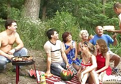 Egy férfi orvos ellenőrzi a lányt, megméri a Segg hőmérsékletét, és megméri a nyomást. Mosás után a lány, pornó ingyen megvizsgálva a hüvelyét egy tükör nőgyógyászati.