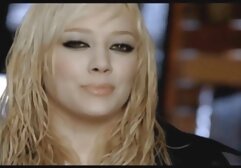 Amikor visszatért a házba egy barátjával, hamarosan meggyőzte barátját, hogy szexeljen egy barátjával. Coco egymás amatőr pornó videók mellett akar nézni, ő is segít semlegesíteni kollégáját. A szőke szopott egy nagy pénisz, az egyik barátja, hogy egy lyuk egy dildo.