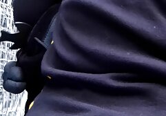 Egy fiatal, mellkasi fájdalomban szenvedő beteg nőgyógyászra utalt. Rövid beszélgetés után az orvos helyes döntést hozott, megnézte a fiatal hölgyet, és felajánlotta, hogy felveszi a ruháját. Eleinte éhes volt, hogy elkapjon egy pecsétet, de minden szép és tiszta. Az pénzért szexel orvos nem hagyta ki a lehetőséget, hogy megnézze a jó testet, mert a pontos diagnózis megtalálásához minden szobát ellenőrizni kell.