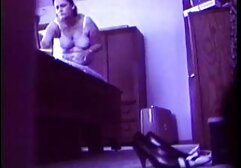 Hárman összegyűlnek és elkezdik olvasni a szexről, a szexualitásról szóló összes cikket. Megbeszéljük a méret a tagok együtt. A legkedveltebb, minden lánynak saját története van. Szőke benne kezd fürdőruhát viselni, és amikor közeledett, a folyó, minden férfi elégedett a lenyűgöző mell és a test. Miután lementem a partra, kurvát adok a szemüveges fickónak, és egy teljes ütést a szájába. Hosszú lábú, ribanc a vidéki szegények buszmegállójában, lassan családi szex videók ugrálva a kakasra a tetejéről. A férfi