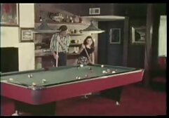 A szerszám masszőr pénzért sex elvégzi feladatait.