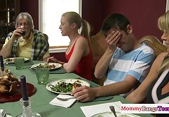 A férfiak megölik a hajat a haj nyakkendőjéből. Mindannyian letérdeltek, és mindenki, aki a szájába megy, tiltott kapcsolatban áll velük. Érdekes, hogy a bőr Oszmán nehéz neki egy szőröspina prófécia. Szex. A lyukak egy részében éles. Az emberek azt hiszik, hogy elszakíthatják a végbélnyílást. De ez nem történt meg, és a tagok szájba vágták a lányt.