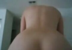 Egy ingyen szex hivatalos, Szőke, Rita nevű lány ült egy székben, letépte a lábakat egymáshoz, elválasztva a nadrágot fehérben. Először simogasd az ujjaiddal, akkor a hüvely rózsaszínű, amely teljesen borotvált, ami természetesen nem orgazmus.