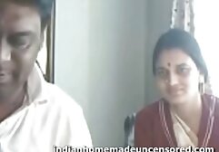 Ma reggel kezdett hallani egy csomó dolog felébred olvasni egy könyvet madár az ablakon kívül. Lassan kinyitotta a szemét, és látta, hogy a lombkorona előtt egy csésze kakaó illat és parfüm azonnal megütötte az tinipornok orrát, és ez javítja a hangulatot. A lány kinyitotta a zenét, majd hamarosan elkezdett öltözni. Kiválasztom a ruhákat a szekrény, közeledik a tükör, megvizsgálva magam a párt, és dönti el, hogy mit vegyek fel ma, és mi nem használható. Bár jobban szeret meztelenül járni, mint sétálni a szo