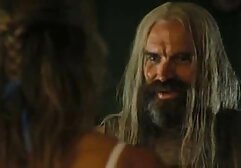 Ez a fiatalember jött, hogy rögzítse a számítógép a szőke, hanem vette őt dorombol, nyalogatja a papucs. Úgy döntöttem, hogy megbüntetem, poro filmek a lábammal nyomom, de a férfi még mindig az embereket akarja. Dörzsölje a lány lábát, megpróbálja tartani minden lábujj növeli a szexuális vágy, maszturbáció a lábad.