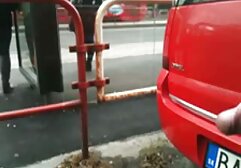 A szeretet tapasztalata, amely nem elégedett a horoggal a pénz útján, enyhíti a szexuális feszültséget. Elmentem az erdei farmra, nem messze az úttól, és levettem a nadrágomat. A külső hideg miatt úgy döntöttem, hogy nem fagyok kabát nélkül. porno nyalas Egyrészt a csikló, aki aktívan várja a csúcsot.