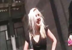 Tan és tan úgy döntöttek, hogy a kertjében játszanak. Kezdek megjelenni, és kifogyok a vízcsőből vett vízből. Alsógatyában ülök, de hamarosan oldalra teszem és pisilek. A férfi azonban kiszállt a csőből, és továbbra is hideg vízbe öntötte a vizet, kalapjába irányította a anya lánya szex sugárhajtású gépet, kicsit izgatott volt, és meg kellett ennie a napot.