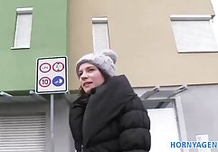 Hidraulikus megy az igényeknek megfelelően. A háziasszony elfelejtett aludni. Azt találta, hogy a nagy ágyban alszik. Az érzésből nagyfarok úgy döntött, hogy elülteti, de ez az ellenkezője. Meg kellett kötöznie, aztán kihúzta a hajából, és elkezdett dugni.