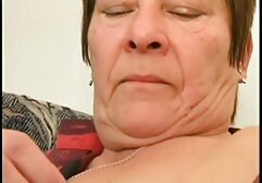 Vékony lány, vörös hajú, kék szemű, ismét készen áll arra, hogy órákat tanítson a jóga pornóban. Ez a tendencia valójában akcióvá vált. Koty, amely lefegyverezte a testét, levetkőzik. Tényleg nem tudta, milyen anyu kiveri szép mellek, ragyogó, majd úgy döntött, hogy szalag a nadrágját, majd megmutatja a vagina.