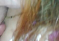 A nő visszament a házba, és egy forgalmas út mellett sétált az utcán, ahol a mögötte álló tömeg állt. Minden lépésnél a gyomrom feszültsége egyre erősebbé válik. Kezdek azon tűnődni, hogyan és ingyensex hol vizeljek, szóval ne a ruhákon csináld. Aztán eszembe jutott, hogy ma bugyi nélkül mentem, és úgy döntöttem, hogy hamarosan leülök, különösen azért, mert a ház már elkezdett mozogni. Mielőtt rögzítené a pihenést, hamarosan a forró csatorna elkezdett permetezni a lábak közötti lyukból, a láb alján. Aztán k