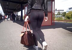 Két fekete haj hő, a teve ült az ágyon lift csók és megcsókolta szépség. Mell lány kicsi, nedves punci mint amivel a fekete, tesz engem stressz. Gyorsan megszabadulni a fehérnemű, majd indítsa el a legérdekesebb ruhát. Végül elment a rózsaszirmokhoz a lábai között, majd elkezdte nyalni az arcmaszkot