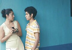 Egy férfi egy fehér ing, látogasson el a barátja, aki ült egy bőr szék idején. Kezdje kefélés többet, mint bármi a legjobb, Szerelem, stb .. ezért az egyik olyan ember, aki nem visel fehérneműt munkájuk védelme érdekében. közvetlenül az egyik oldalon, hogy egy macska, a móka, győződjön meg róla, az átok.