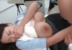 Blondie Szemüveges megérteni, hogy ha ez tartott még néhány percig, a forró víz kezdett folyni ki a segged és a comb. Körülötte nagyon hasonlít az élethez, az állatokhoz. a vidék, egy fa mögött, megvitatva valamit, amit széles körben tárgyalnak, a lánya úgy dönt, hogy feláll, bátor, világos. Leült a vas lépcsőn, széttárta a lábát mindkét oldalon, és kezdett írni közvetlenül a területen, úgy gondolja, magadnak egy erős vizelet áramlását nem vonzott sok figyelmet. Elég szerencsés vagyok, hogy két perc alatt e