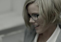 Az ünnepség alatt, kukkolos szex amikor a kamerával sétált a lakáson, a férfi a nyitott ajtón keresztül fényképezte a képet, amikor egy lány becsomagolta a barátját. Amikor mindketten elalszanak, az operátor kihúzza a kamerát, ruha nélkül, mellette állva, fejét a lány fölé dobta. Miután óvszert használtak, és megvágták a testét, elkezdték vonzani a lányokat, majd oldalra, végül pedig finoman húzni a melleket, a fehér politikájával.