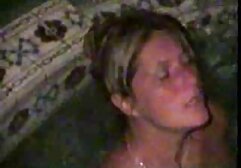 Ez a gyerek, úgy döntött, hogy megpróbál valami új, elbűvölő, mint a hagyományos víz, hogy a tejet a fürdőszobába. Szeretetét a mellén lévő fehér homlokkal kezdte, majd puha test előtt dörzsölte. családi dugás Élvezze a képeket a szex, a lányok továbbra is játszani, majd bejutni a hüvelyébe.