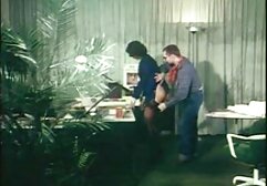 Csevegés pornóvideók után csak a rózsaszín fehérneműben vagyok. Öreg, nő, vagina, és meghívja barátait, hogy szexeljenek vele két tagban. Együtt megtisztították a lány barlangjait, a füst tökéletes, majd a szájukban hagyták a Malawian embereket.