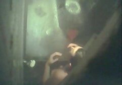 A kertben egy padon ült, és vörös hajú szörnyekkel világított, részben felolvasztva. Azért csinálom, hogy kigúnyoljam azokat, akik ezt a jelenetet látják. Különösen akkor, ha Korova ül egy székben, kissé támaszkodva, mint a megeroszakolos porno napsütésben, sőt a lábán is.